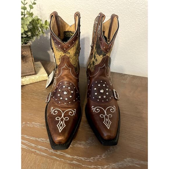 NWT J.B. Dillon Leather Studded Buckle Ankle Boots Size 8B - Picture 8 of 9